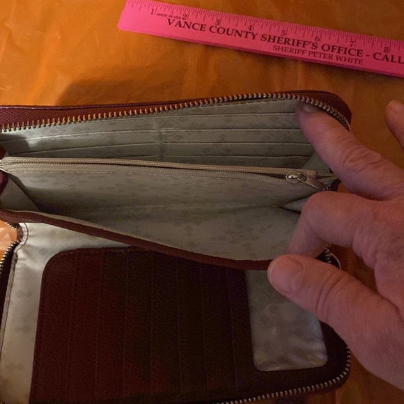 Thirty one wallet with wristlet (burgundy) - Picture 4 of 7